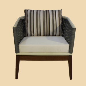 Poltrona Talismã com estrutura de alumínio e revestida com Corda Náutica.